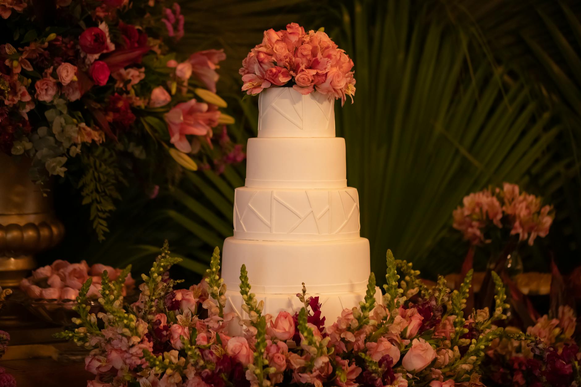 How to Find a Wedding Cake Maker: An Essential Guide in 2026